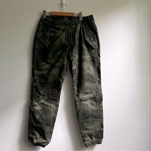 *LIKE NEW* Abercrombie & Fitch camo joggers